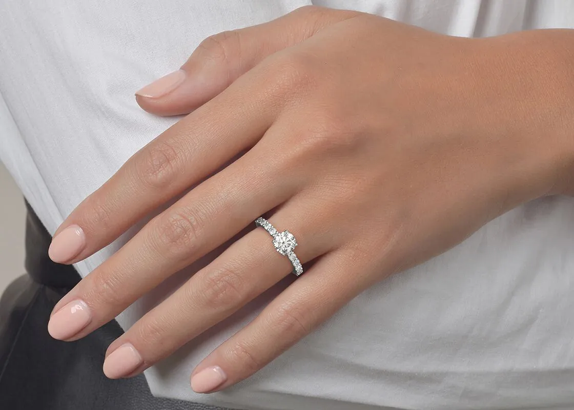 Anillo de Compromiso Akinia — Joyería Cáceres