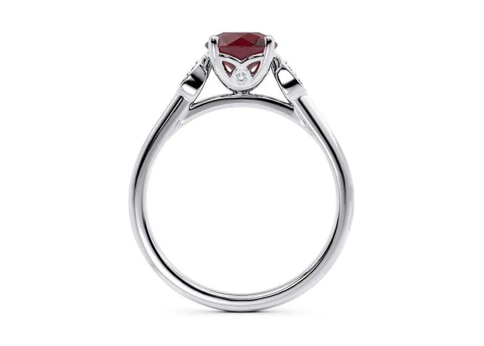 Anillo de Compromiso Primrose Rubí en oro blanco 18k — Joyería Cáceres