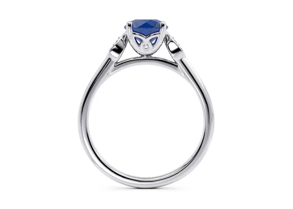 Anillo de Compromiso Primrose Zafiro en oro blanco 18k — Joyería Cáceres
