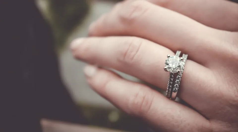 anillo de compromiso