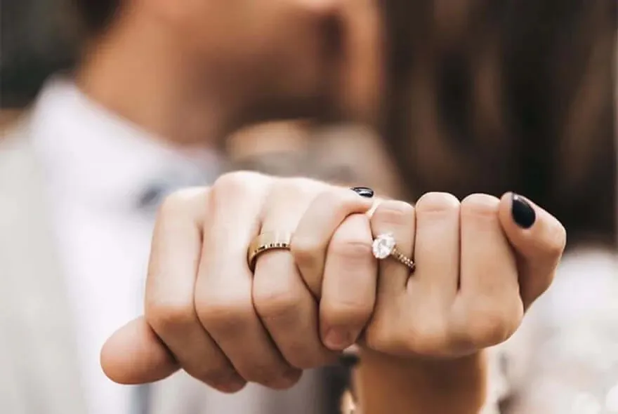 Anillos de matrimonio en oro 18k — Joyería Cáceres