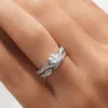 anillo compromiso valentine oro blanco 18k en mano 04